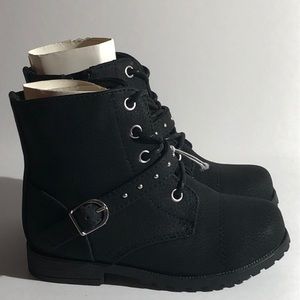The Children’s Place Black Boots sz. 7